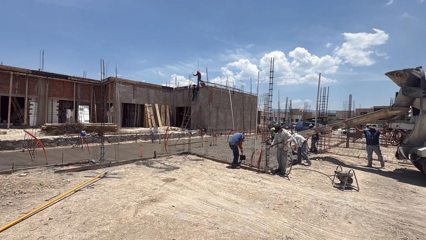 Foundation pour across the slab